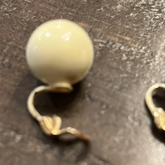 Vintage Clip on Earrings - Picture 4 of 6